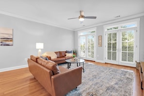 Smart TV, offices - Prime Walkable Location | Historic District 2BR | The Juliette #304 by AvantStay (Savannah)