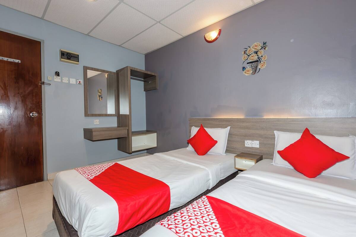 Standard Twin Room | Desk, free WiFi, bed sheets