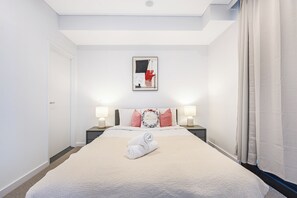 Iron/ironing board, free WiFi, bed sheets - Modern 2B2B@Heart of Bankstown (Bankstown)