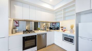 Fridge, microwave, oven, dishwasher