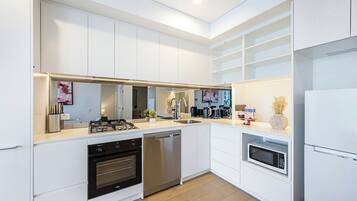 Kühlschrank, Mikrowelle, Ofen, Geschirrspüler