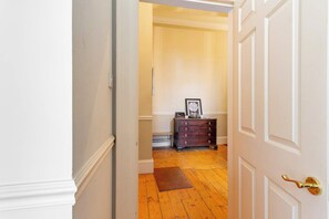 Interior - Classic 2 BDR Georgian Flat in Central Edinburgh (Edinburgh)