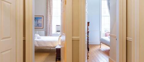 2 bedrooms, iron/ironing board, Internet, bed sheets