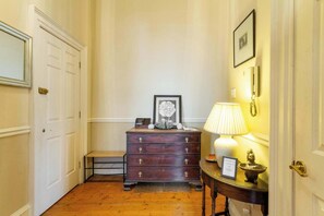 Interior - Classic 2 BDR Georgian Flat in Central Edinburgh (Edinburgh)