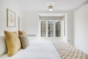 Free WiFi - Hans Road Flat (London)