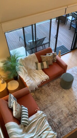 Smart TV, books - Relax and unwind at Serenity at Sea (Preston Beach)