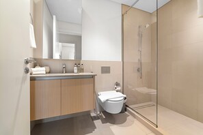 Bathroom - 1BR Balcony & Luxury Amenities (Dubai)