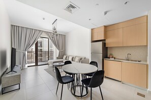 In-room dining - 1BR Balcony & Luxury Amenities (Dubai)