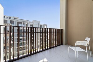 Terrace/patio - 1BR Balcony & Luxury Amenities (Dubai)