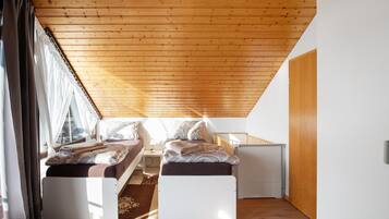 4 dormitorios, tabla de planchar con plancha, wifi y ropa de cama