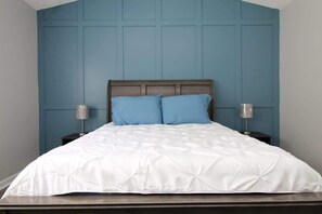 Desk, iron/ironing board, WiFi, bed sheets
