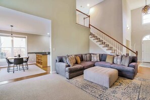TV, fireplace, offices - Faye Dr Mid-Term Rental for Pros (Greensboro)