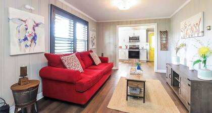 Modern 2BR near WFU Steps to LJVM Coliseum Family-Friendly & Fast WiFi