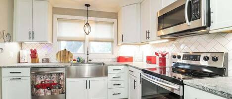 Refrigerador, microondas, horno, placa de cocina