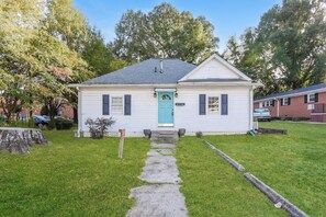 Exterior - Mellow Yellow & Cozy! (Greensboro)
