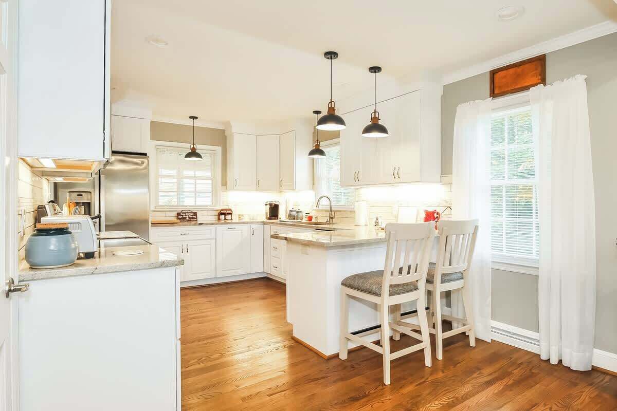 Dishwasher, coffee/tea maker, cookware/dishes/utensils