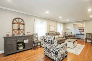 TV, fireplace, offices - Country Comfort Hideaway (Julian)