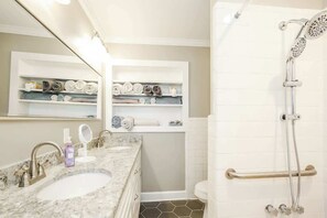 Shower - Country Comfort Hideaway (Julian)