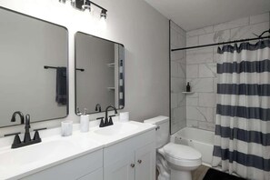 Shower, hair dryer, towels, soap - Hilltop Haven HISTORIC West Salem Charm 5 Mins to Downtown & Hospitals (Winston-Salem)
