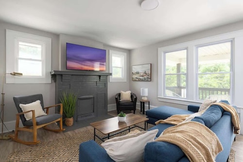 Hilltop Haven HISTORIC West Salem Charm 5 Mins to Downtown & Hospitals