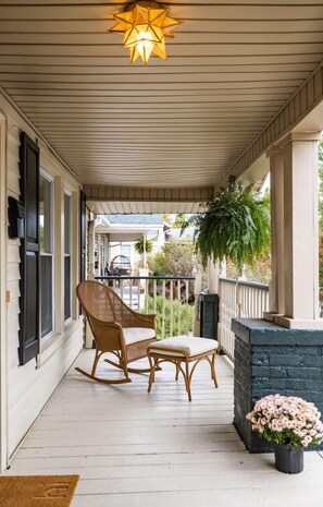 Terrace/patio - 5 mins to downtown 3 Kings Old Salem Sanctuary (Winston-Salem)