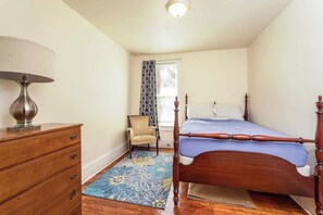 WiFi, bed sheets - Historic Charm & Modern Convenience (Greensboro)