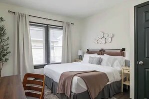 3 bedrooms, desk, iron/ironing board, WiFi