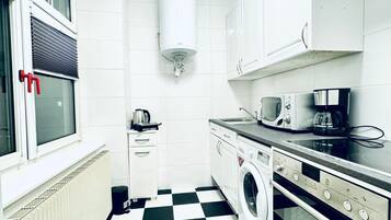 Basic Apartment | Private kitchen | Fridge, microwave, oven, stovetop