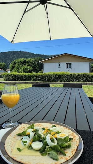 Outdoor dining