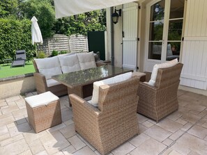 Outdoor dining - L'Oisette (Epiniac)