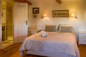 4 bedrooms, iron/ironing board, free WiFi