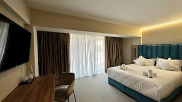 Double Room, Balcony | Desk, free WiFi