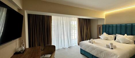 Quarto casal, sacada | Escrivaninha, Wi-Fi de cortesia