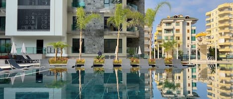 Innenpool, Außenpool