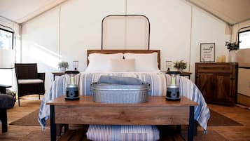 1 bedroom, bed sheets