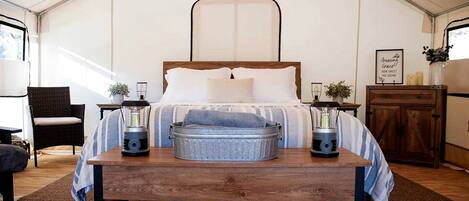 1 bedroom, bed sheets