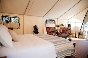 1 bedroom, bed sheets