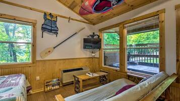 1 bedroom, in-room safe, iron/ironing board, WiFi