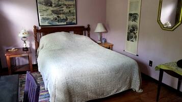 1 bedroom, desk, iron/ironing board, WiFi