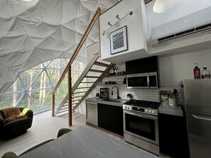 Køleskab, mikrobølgeovn, ovn, kogeplade