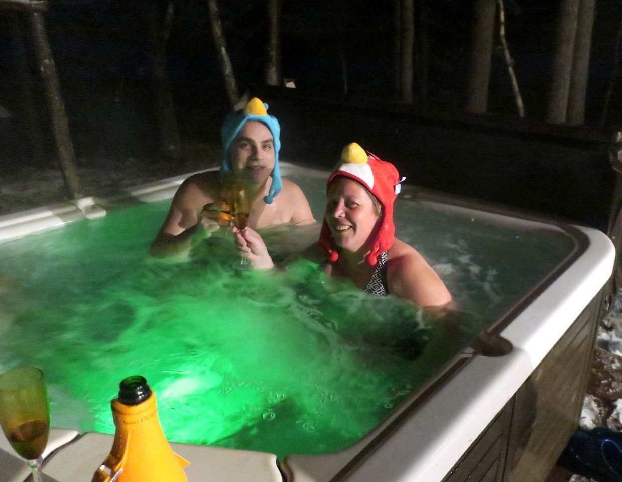 Outdoor spa tub