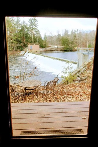 Modern Waterfront Yurt for a Romantic Getaway with a Hot Tub in the Monadnock Region, New Hampshire