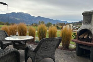 Outdoor dining - Cozy holiday home with mountain views (Breitenbach am Inn)