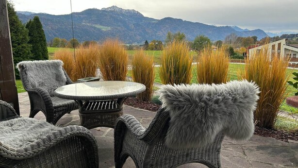 Outdoor dining - Cozy holiday home with mountain views (Breitenbach am Inn)