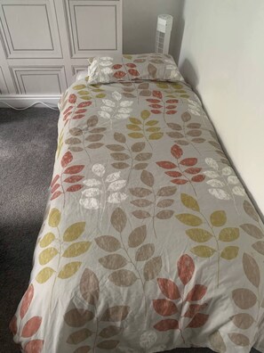 Room - Chestnut Lodge - a woodland escape near the city! (Bradford)