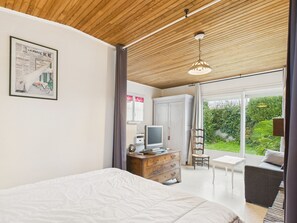 3 bedrooms, iron/ironing board, free WiFi - House for 4 adults and 1 child with garden (Le Bois-Plage-en-Ré)