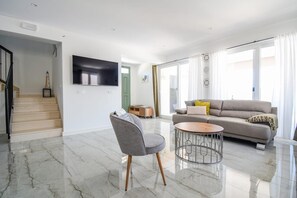 Télévision, cheminée