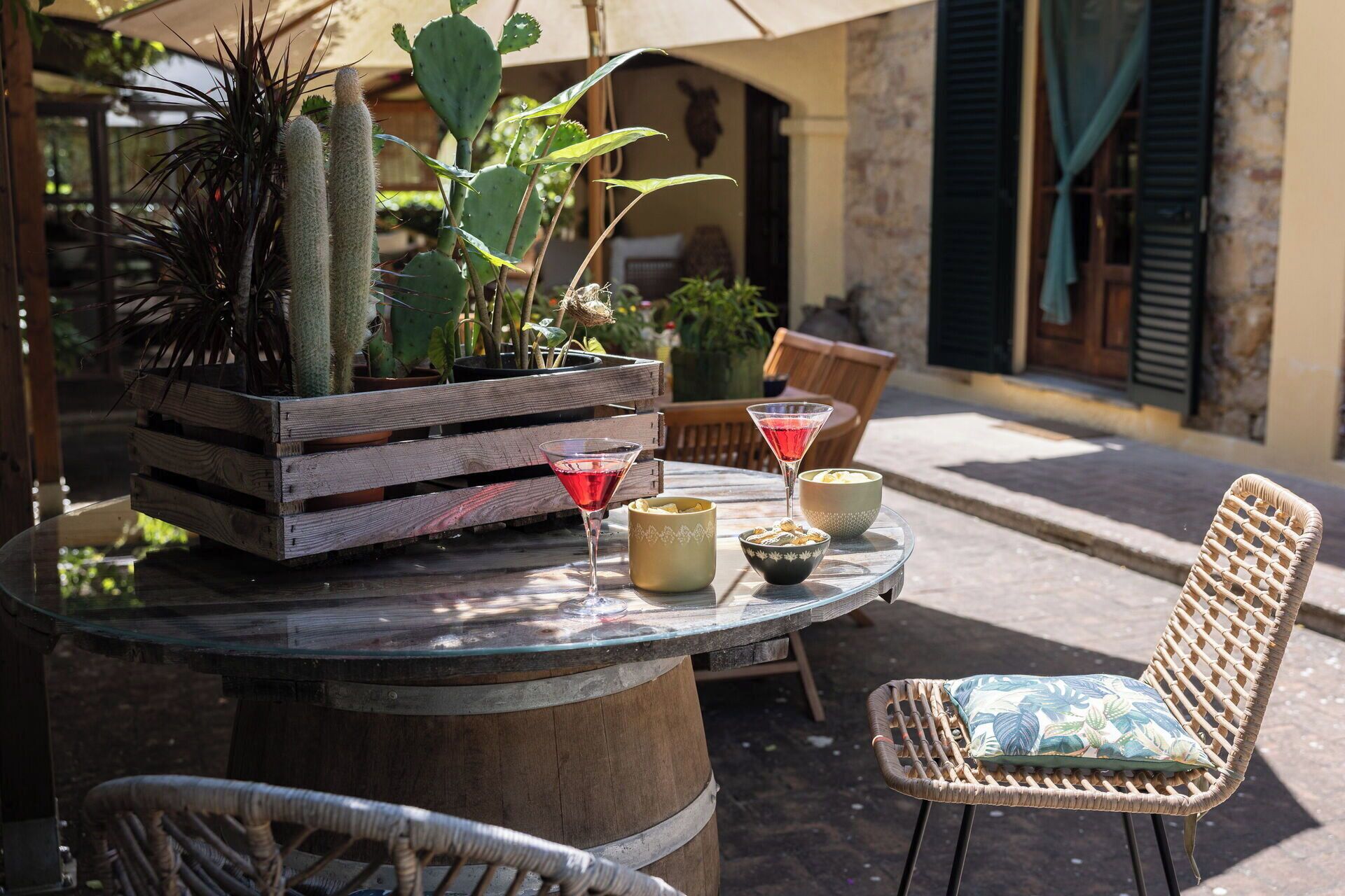 Outdoor dining