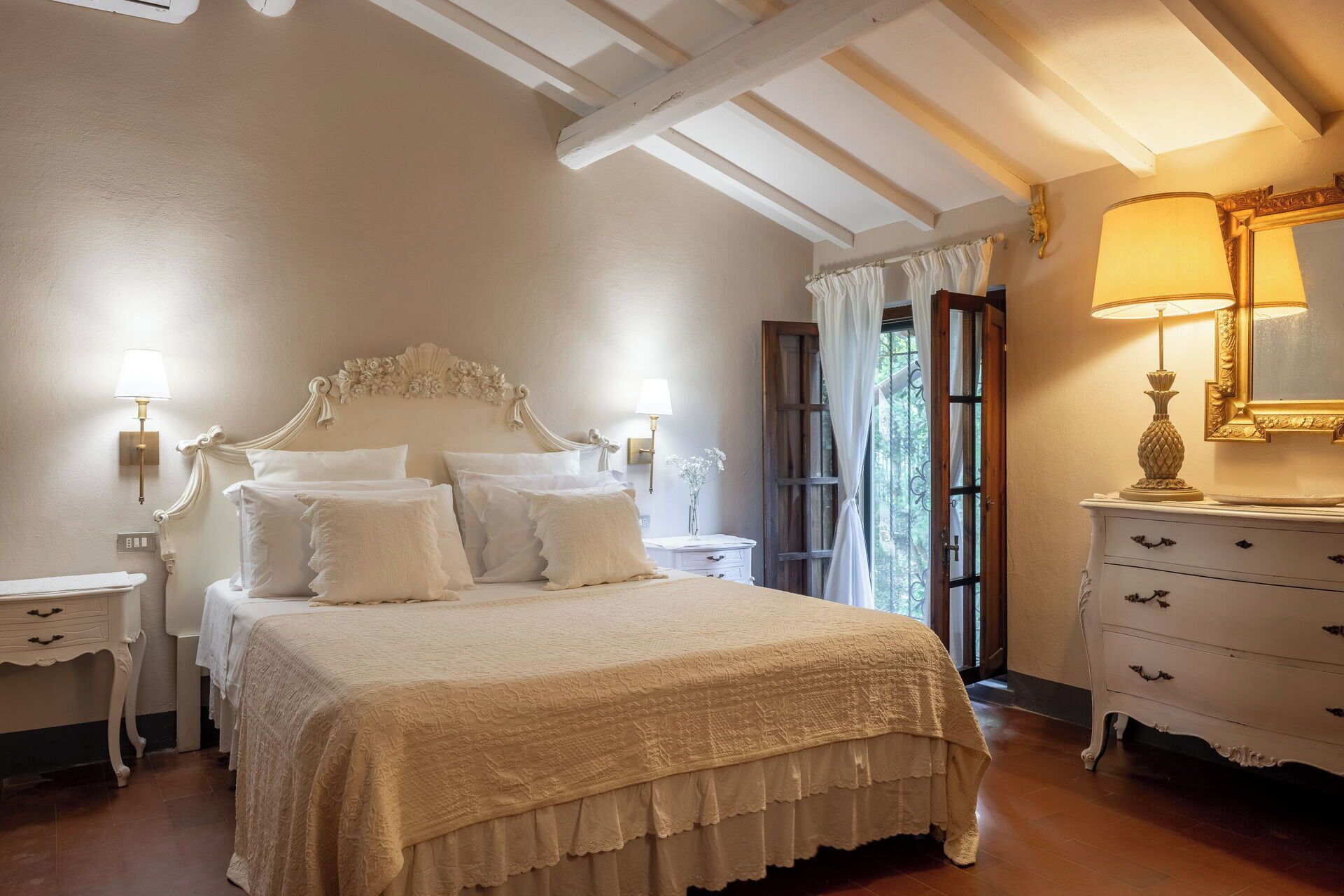 4 bedrooms, iron/ironing board, travel crib, WiFi (free)