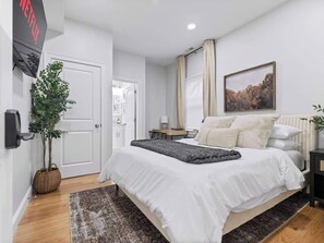 4 habitaciones, tabla de planchar con plancha y cuna de viaje